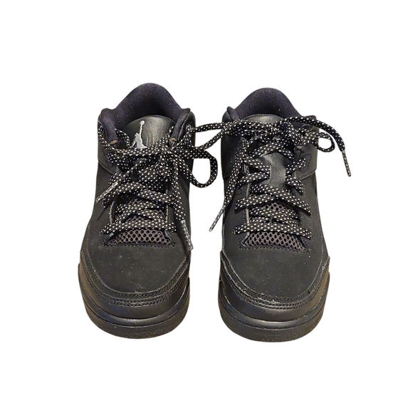 Nike Air Jordan Little Kid Black Sneakers with Classic Design - Picture 2 of 6